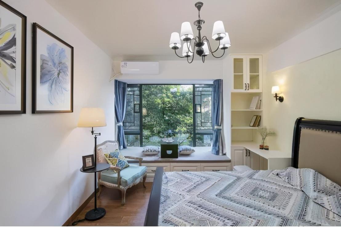 也会特别实用,无论卧室的面积是大还是小,建议对飘窗的设计装修多用心