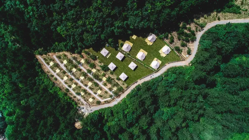 迷宮花園星空帳篷營地山水畫廊裡的鄉野生活丨北京百里鄉居