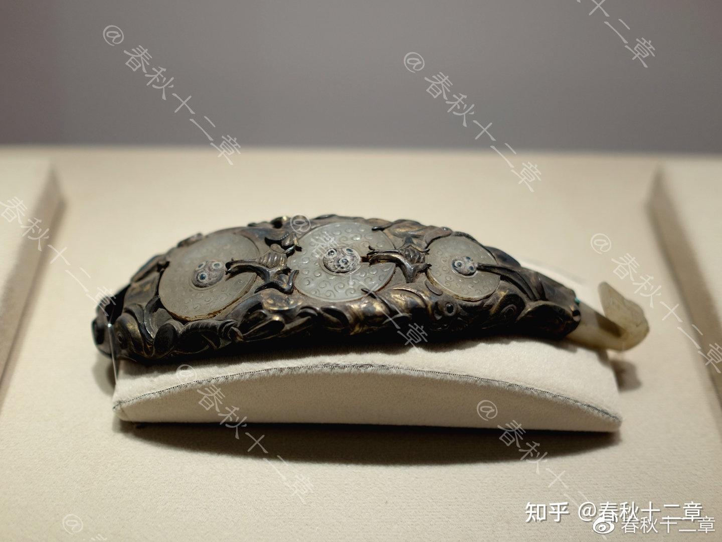 小说首饰|战国鎏金嵌玉镶琉璃银带钩 堪称带钩华美之最 - 知乎