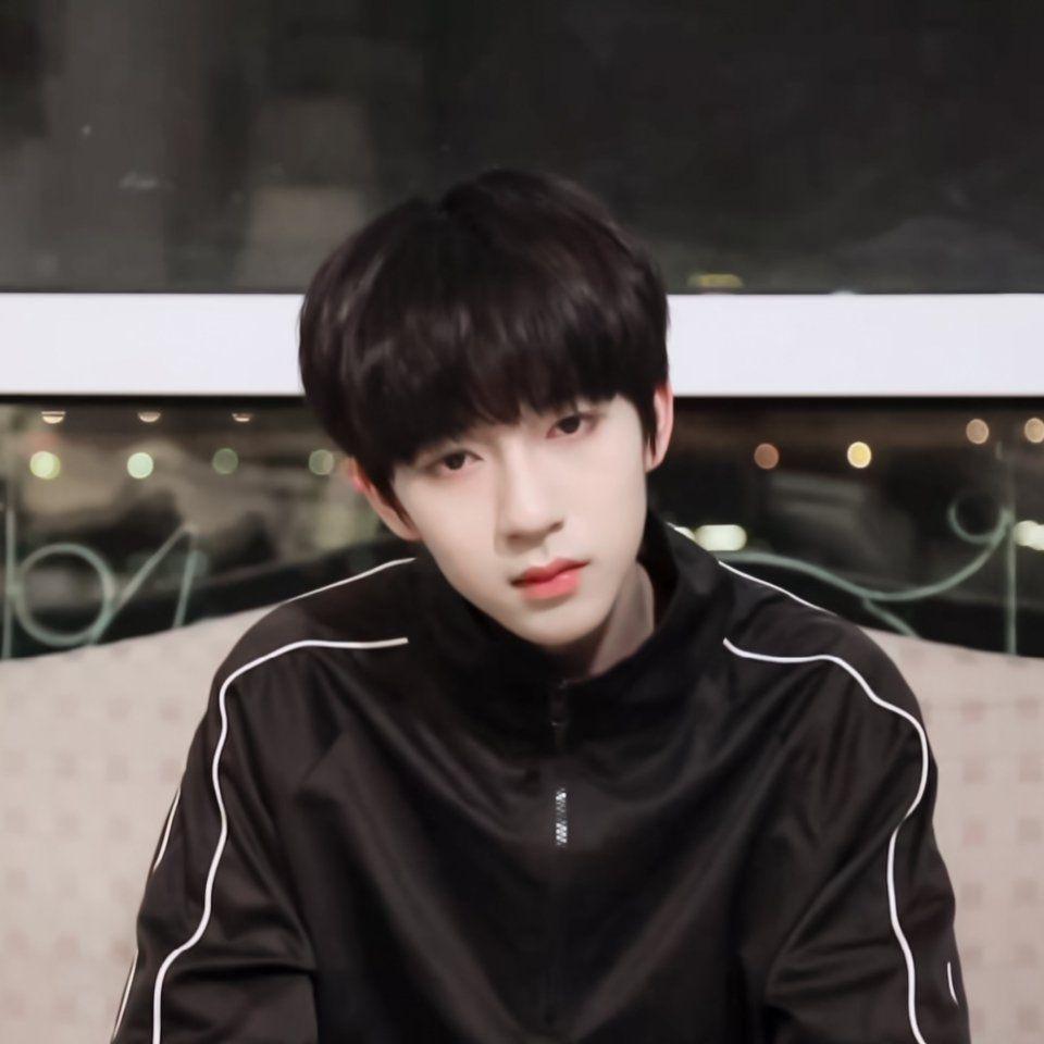 怎么看待贺峻霖越来越大的鼻子和油腻的气质? - 知乎