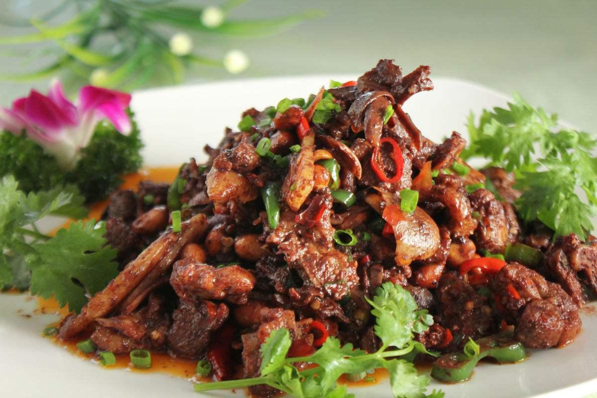 地道的湖南名菜“永州血鸭”，吃一次终身难忘，这就是家的味道 - 哔哩哔哩