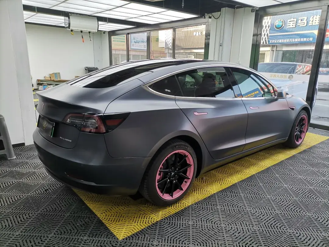 改色案例鉴赏特斯拉model3山灰贴膜改色附带装饰件刹车卡钳轮毂改色
