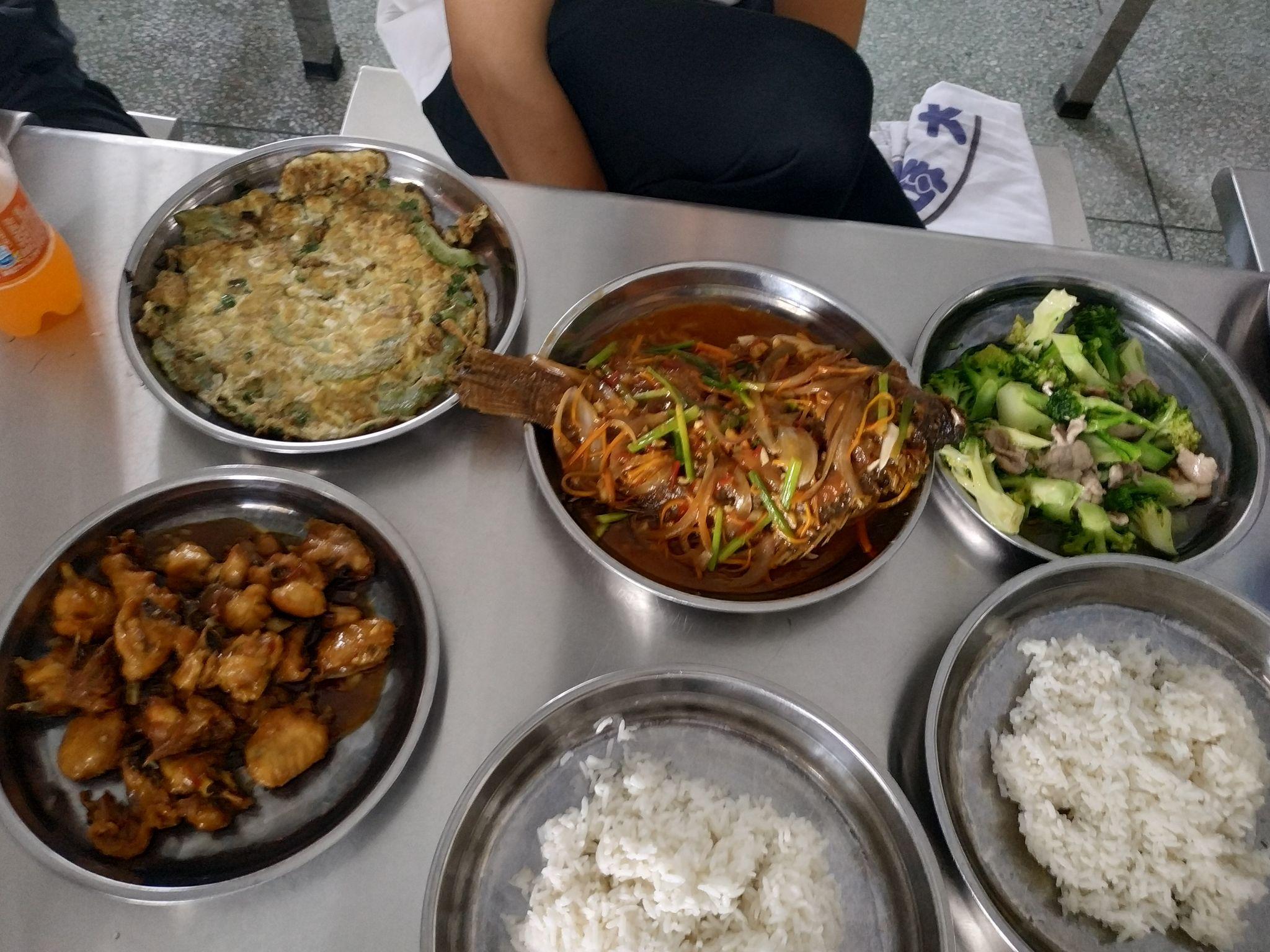 在惠州学院里就餐是一种怎样的体验?有什么推荐的食堂和美食? - 知乎