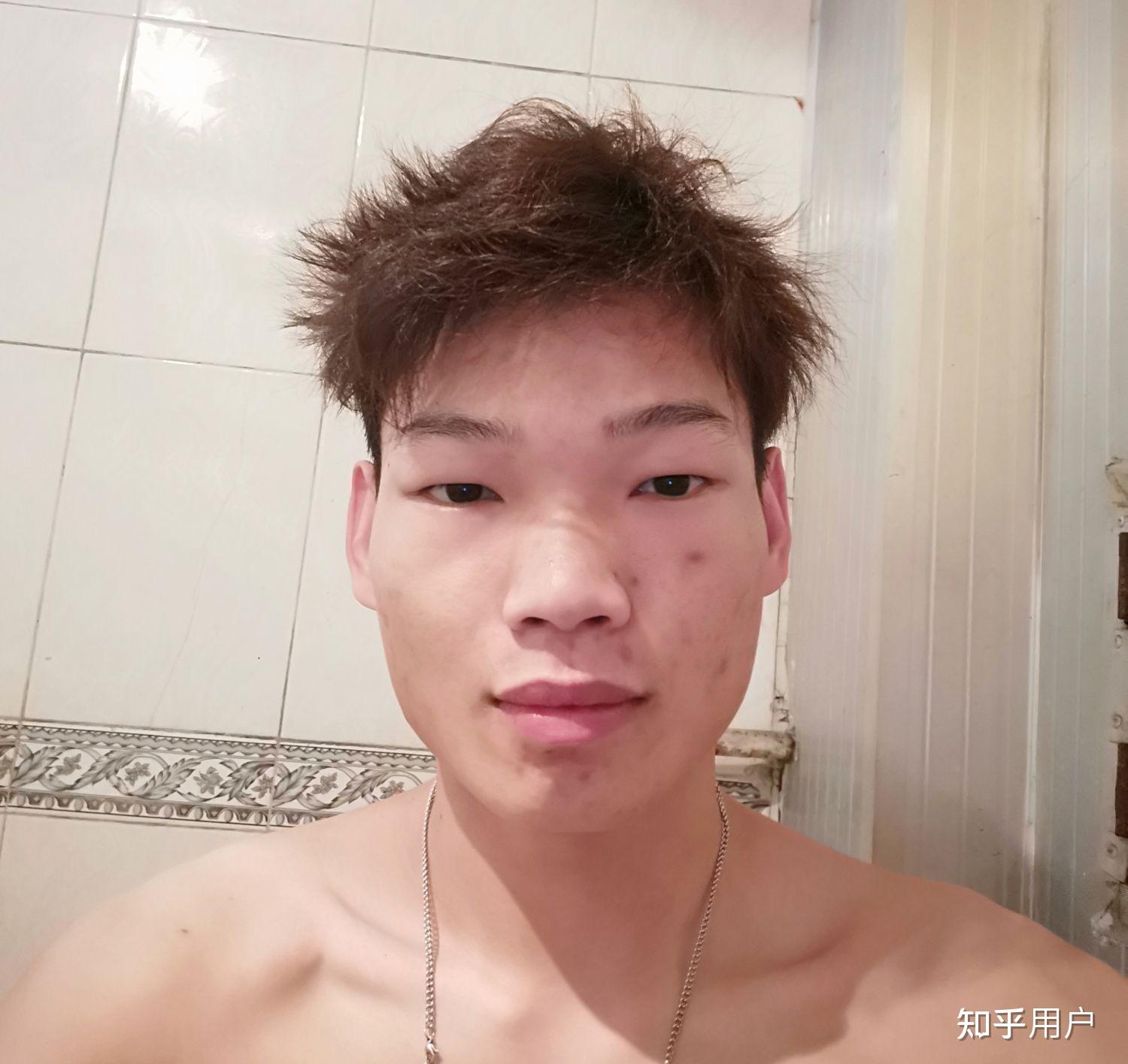 厚嘴唇塌鼻子单眼皮的男生还有救吗