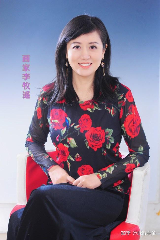 画家李牧遥收敛情感进行工笔画创作