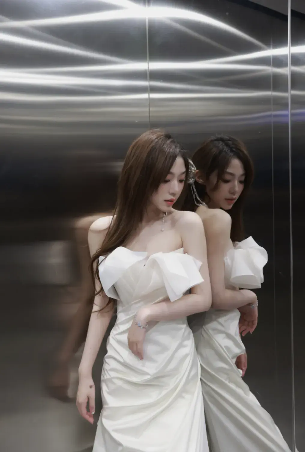 王者荣耀解说女神,甜美御姐逆天黑丝,大长腿白到发光!