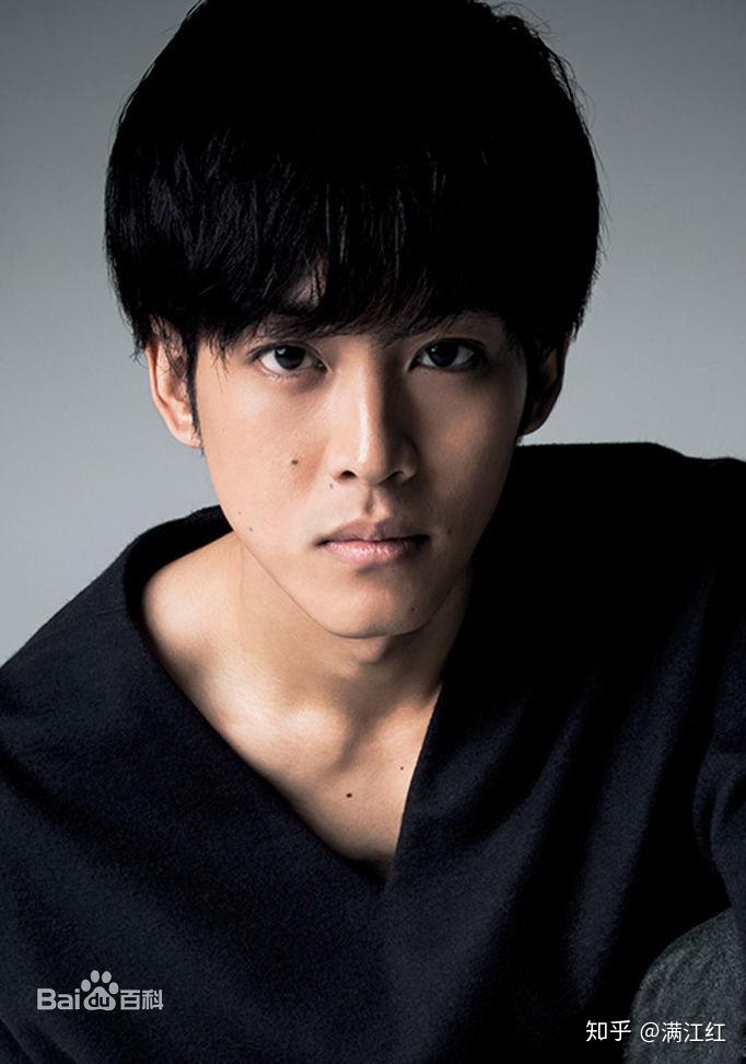 岛国人最想要怎么样的下属竹内凉真凭美人痣和笑容拿下第一名