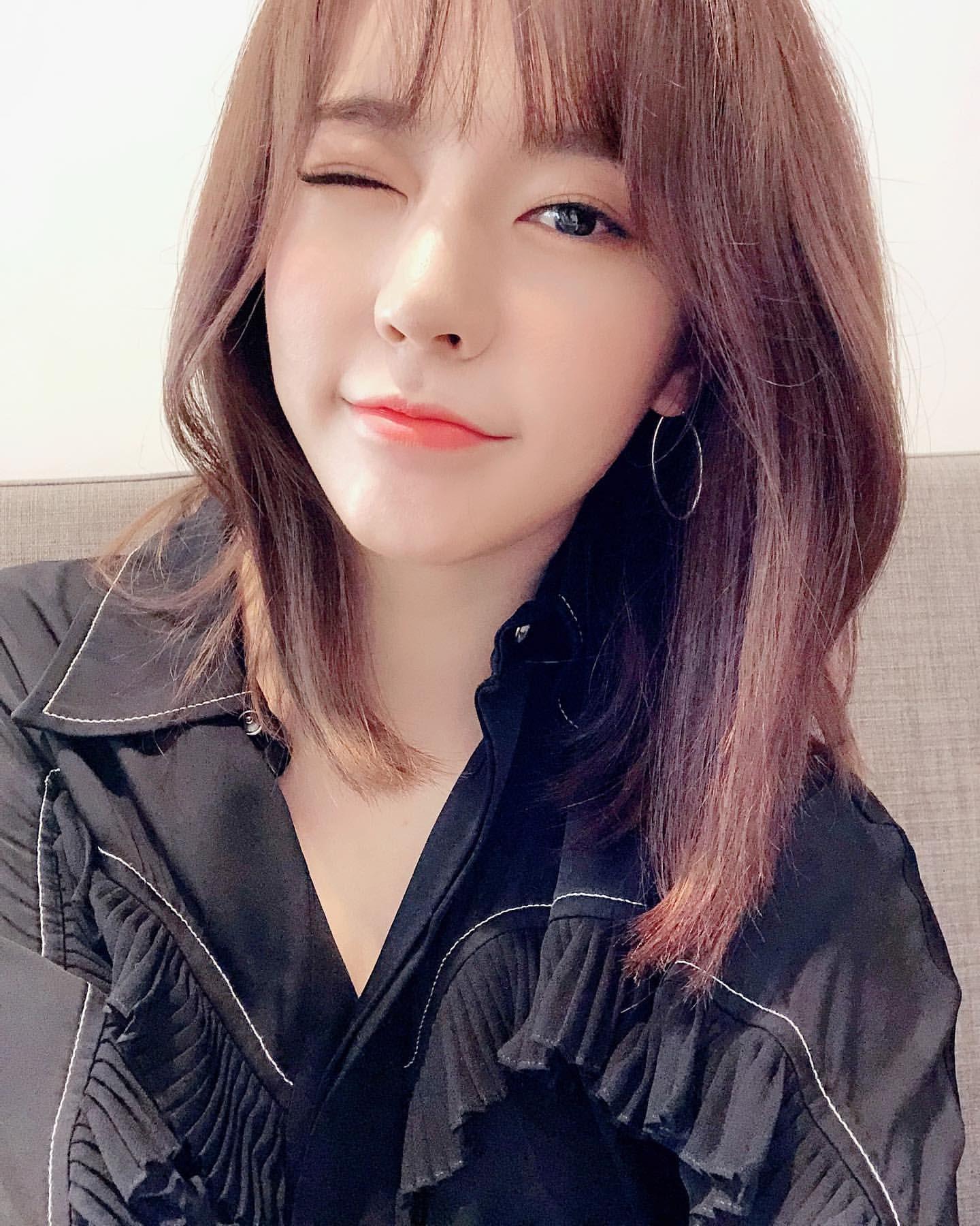 sunny作为李秀满的侄女不应该有很多资源吗 为什么现在感觉查无此人?