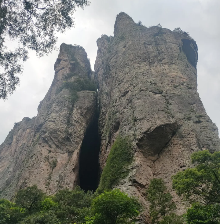 游雁荡山观音洞九叠危楼洞里藏洞外观之只见洞而不见屋