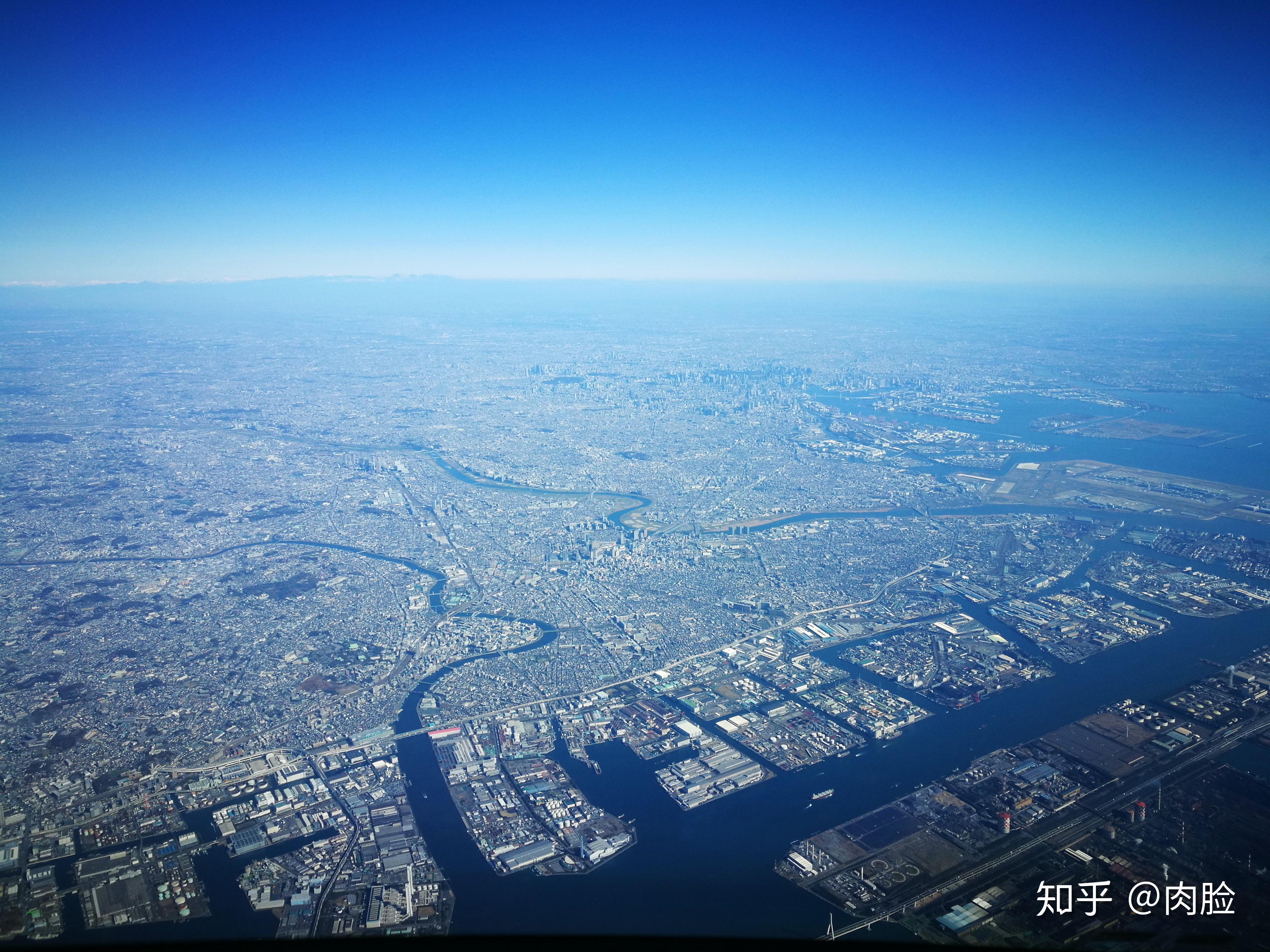 飞行员经常开飞机,在驾驶室视野中看到过哪些地面上看不到的情景?