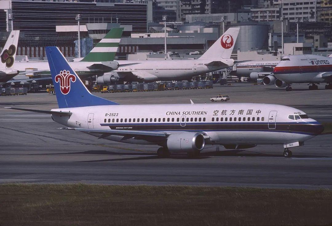 東航波音737垂直俯衝墜機類似空難還有14起都是什麼原因