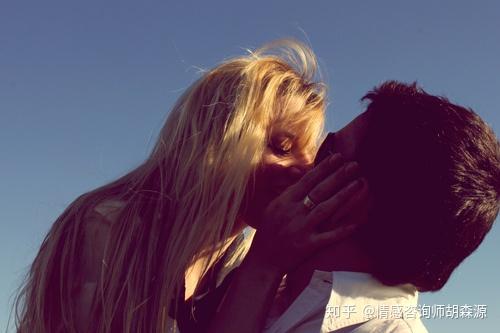 接下来,我们就来一起击中男人的5大弱点