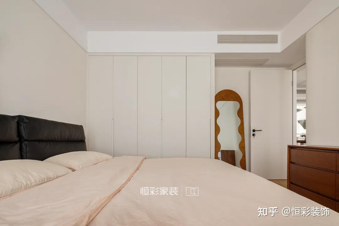 100㎡奶油中古，胡桃木+白，一眼沦陷，好看又好住！ - 知乎