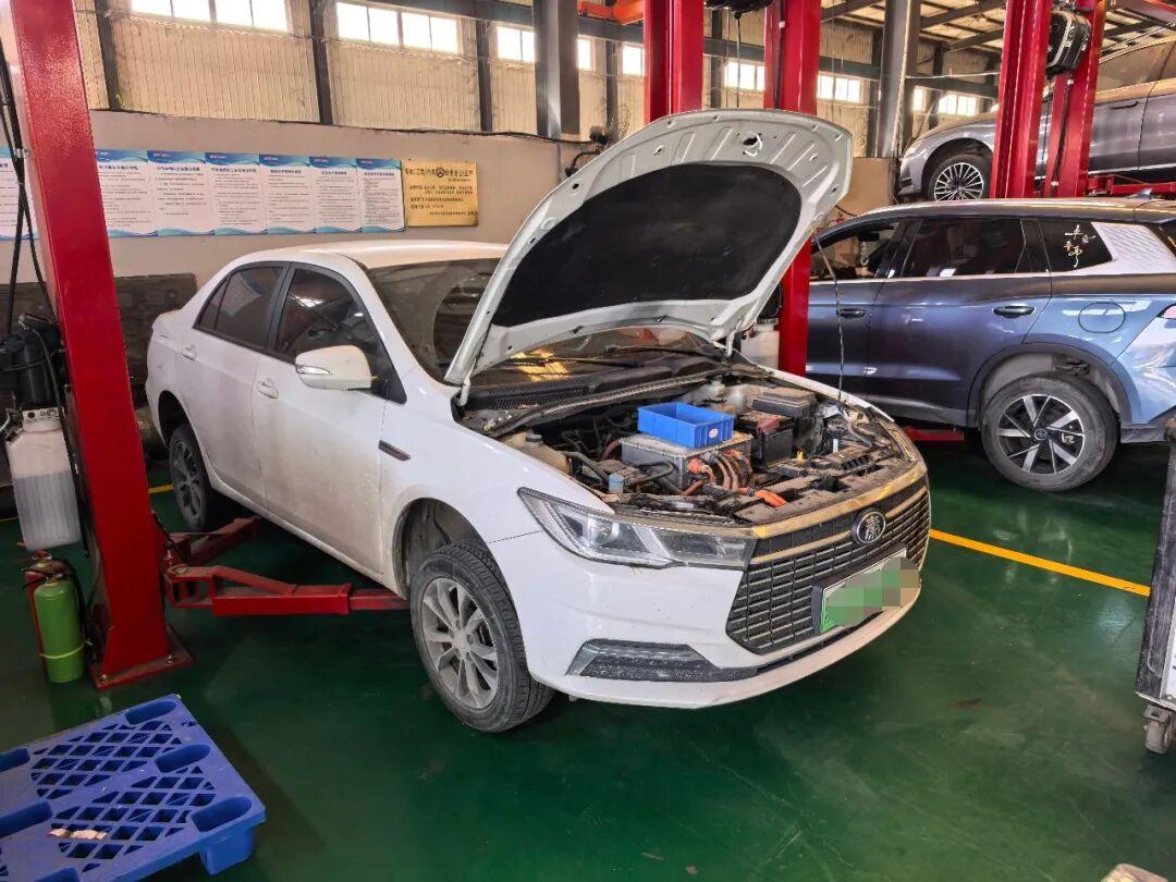120℃误报触发动力限制:比亚迪秦 EV 采集线故障维修实录