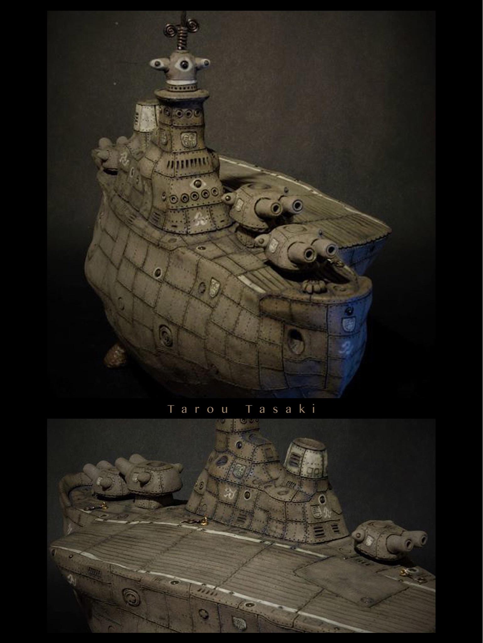 他用神明陶像和战争机械来形成反差,表达他对"爱与和平"的理解.