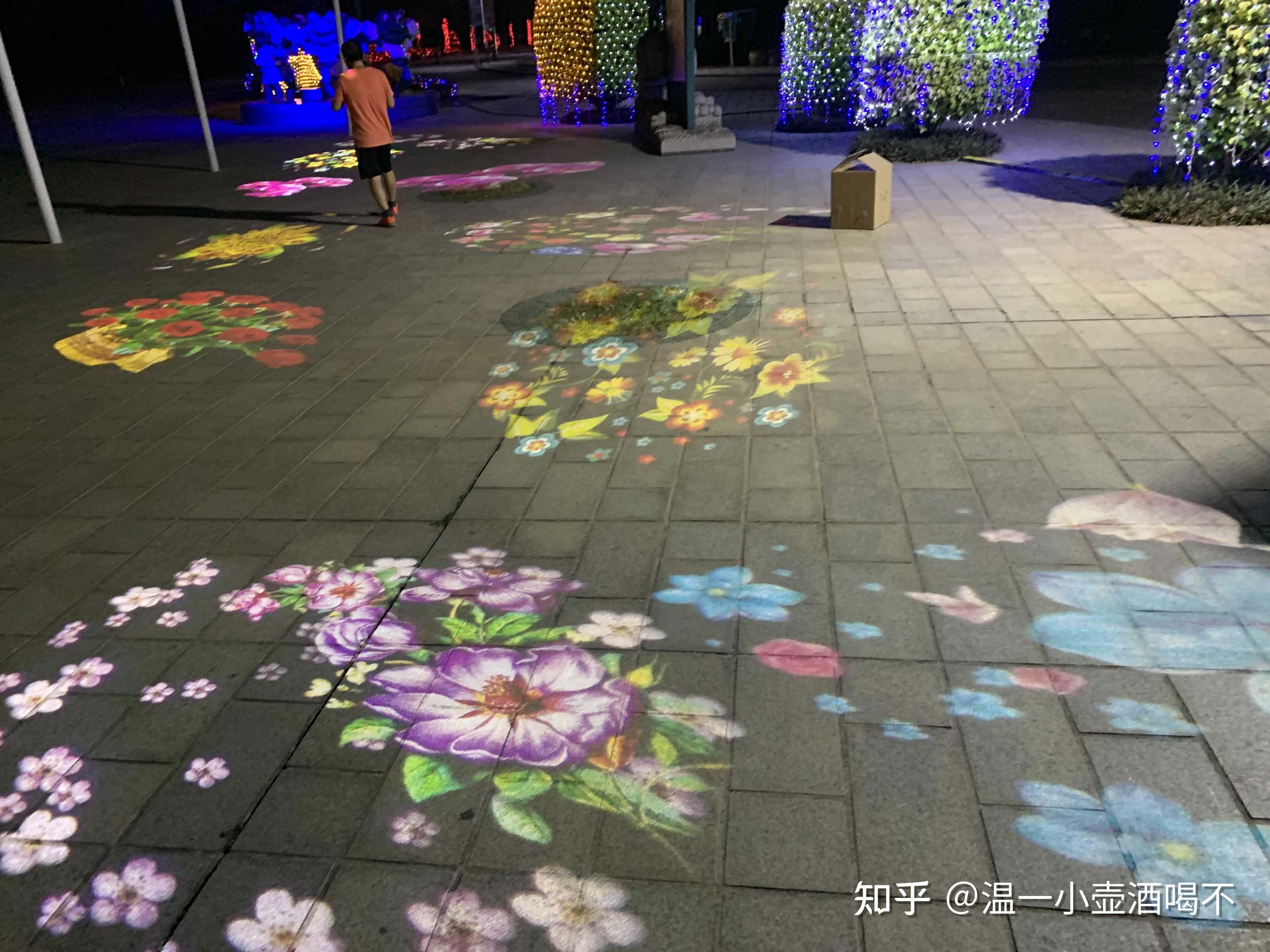 智能投影路灯为公园和景区添加色彩