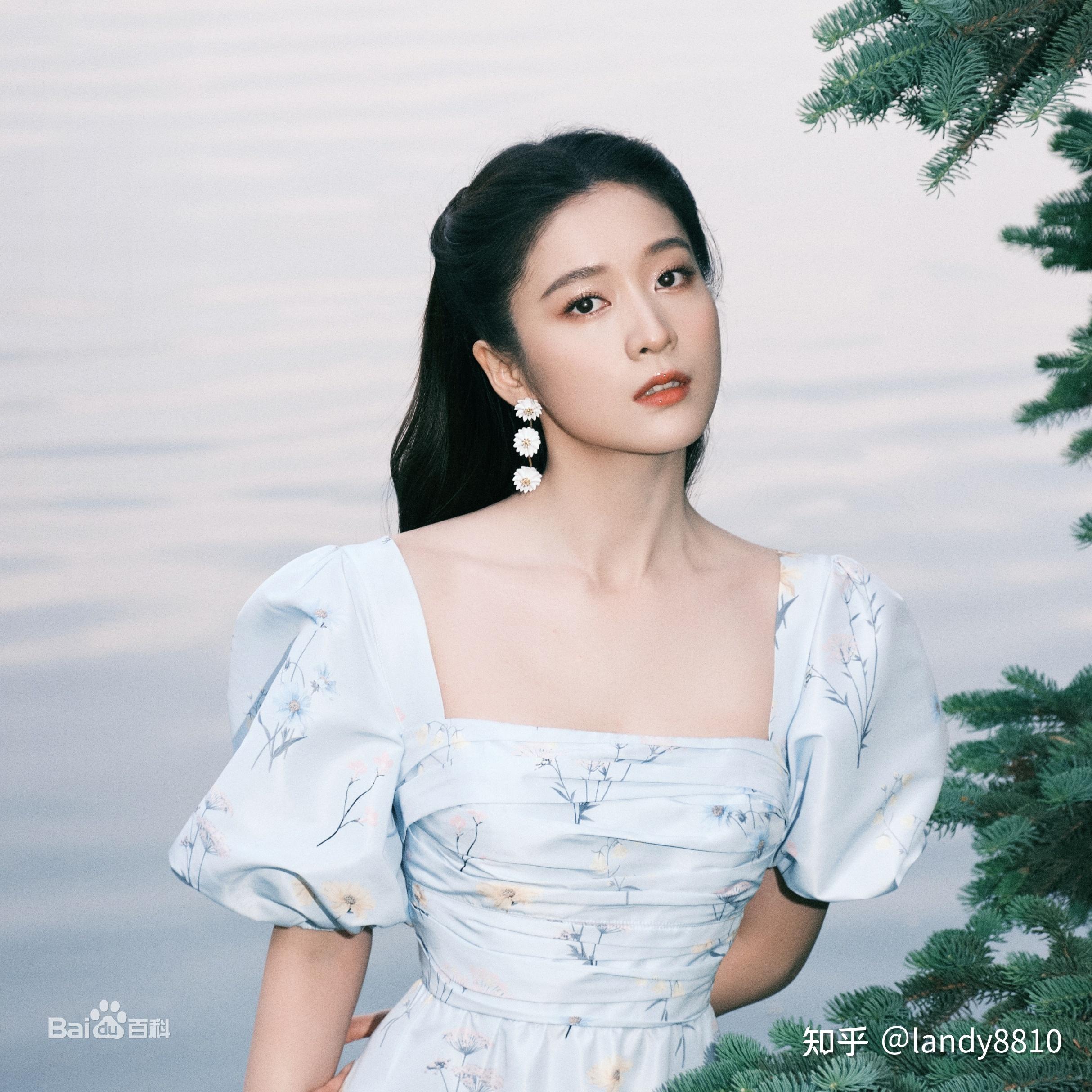 张雪迎、毕雯珺、郭品超领衔主演,代斯特别出演,林妍柔、郭笑天、毛方圆、李雨洋主演的《墨白》剧照 - 知乎
