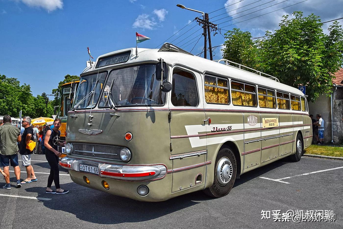 伊卡洛斯55大屁股客车难分头和尾,总以为驾驶室在腚后头.