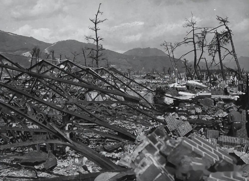 日本广岛被炸图片