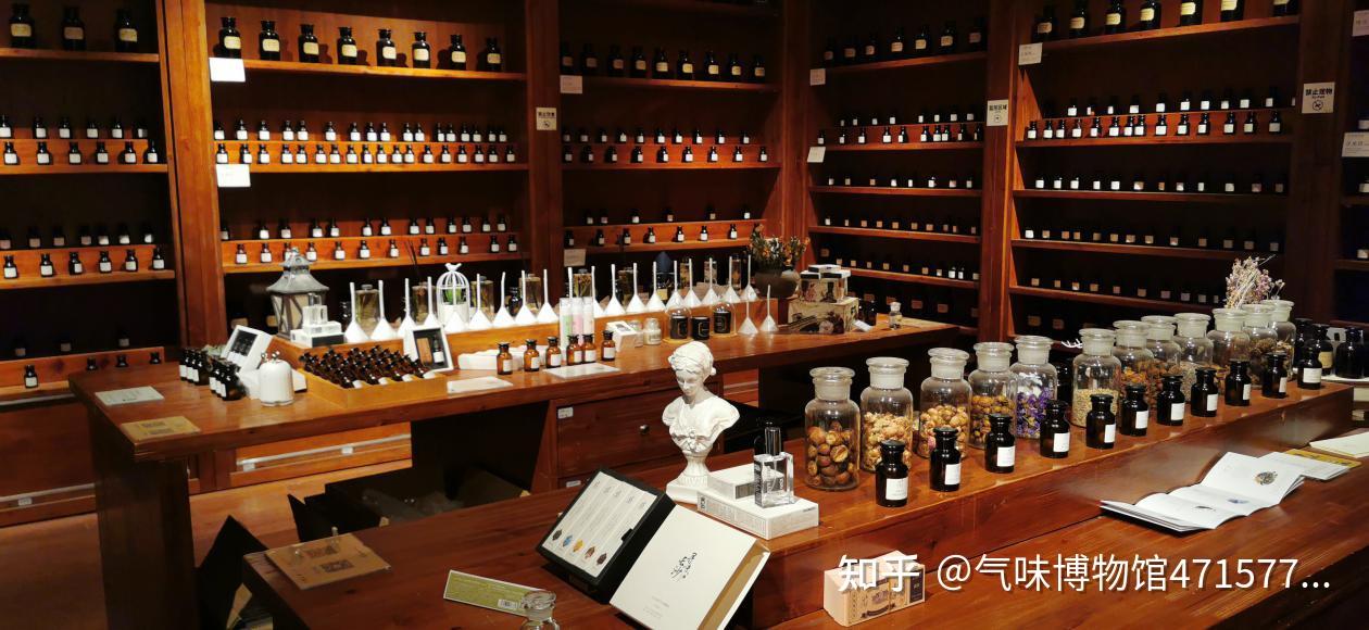 如果有机会,一定要去气味博物馆闻闻这些气味,去感受缥缈香气把你包裹