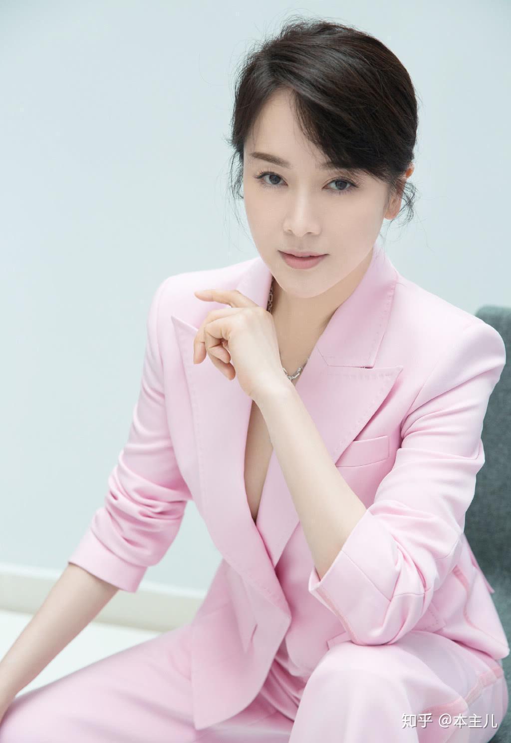 43岁的左小青扯下了多少嫁入豪门女星的遮羞布