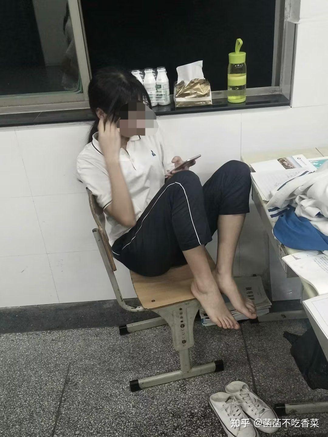 关注问题 67 写回答 登录/注册 帆布鞋 鞋靴 脚臭 袜子 服饰搭配