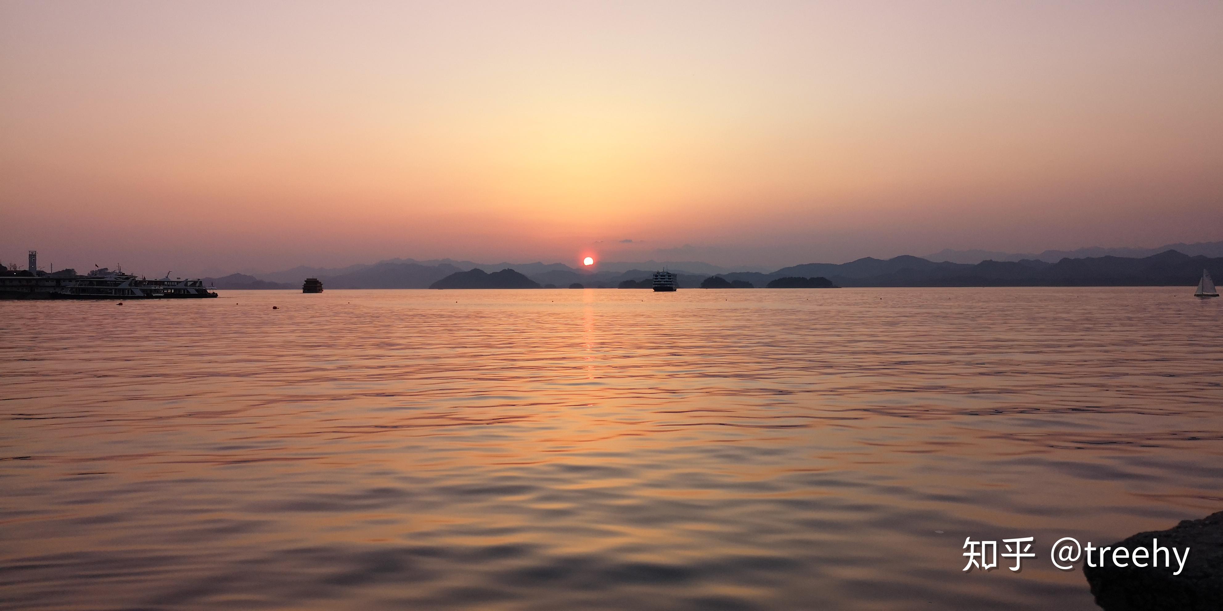 平静的湖面上 | 落日的一束光 |摄影|风光摄影|翁等等 - 原创作品 - 站酷 (ZCOOL)