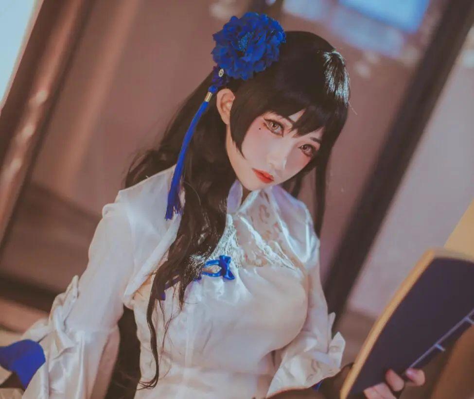 少女前线95式枪娘玉玲珑cos照黑发蓝花称绝脚踝处有亮点