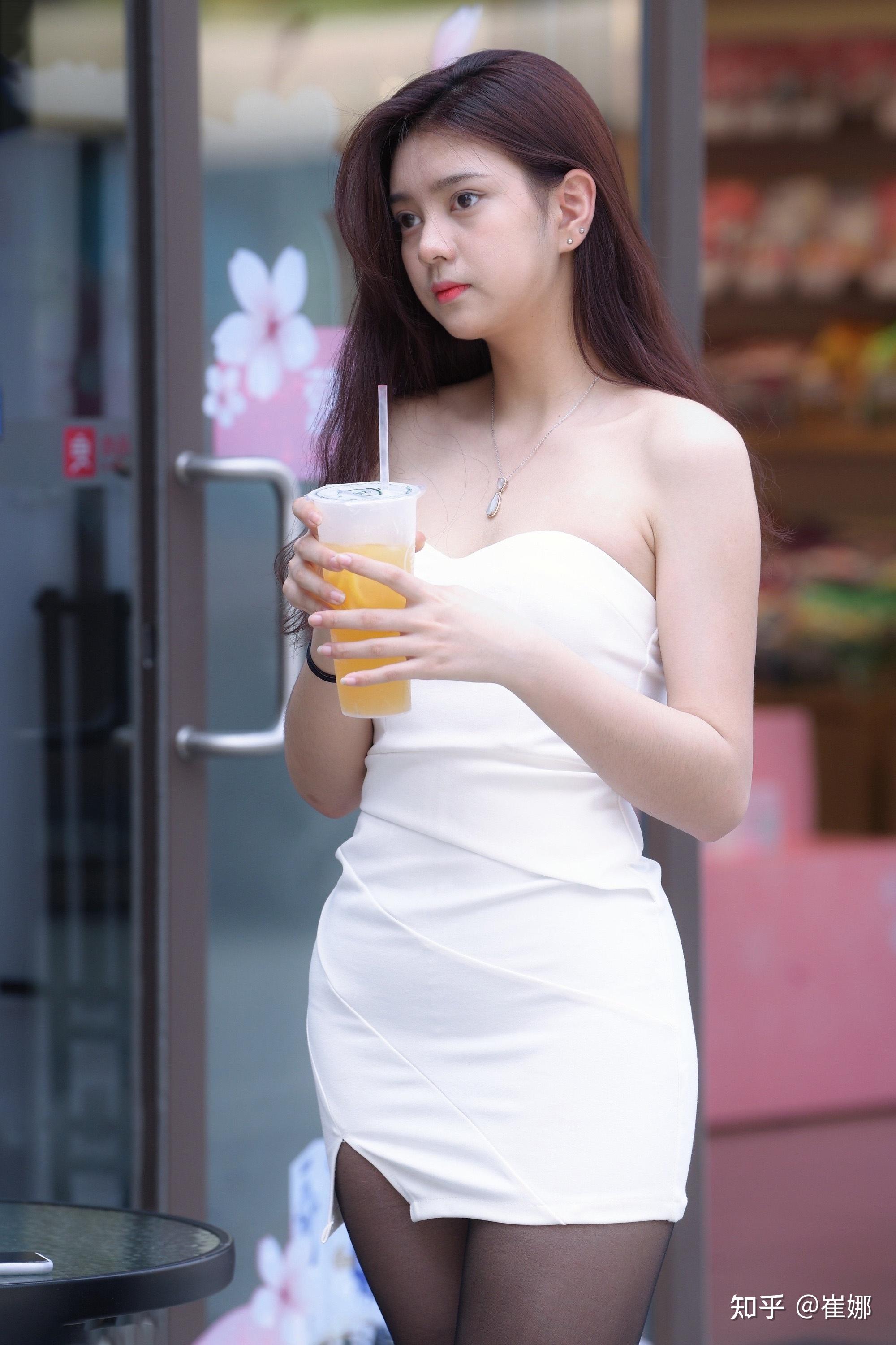 如果想要展现自己曼妙的身材该如何选择裙子款式