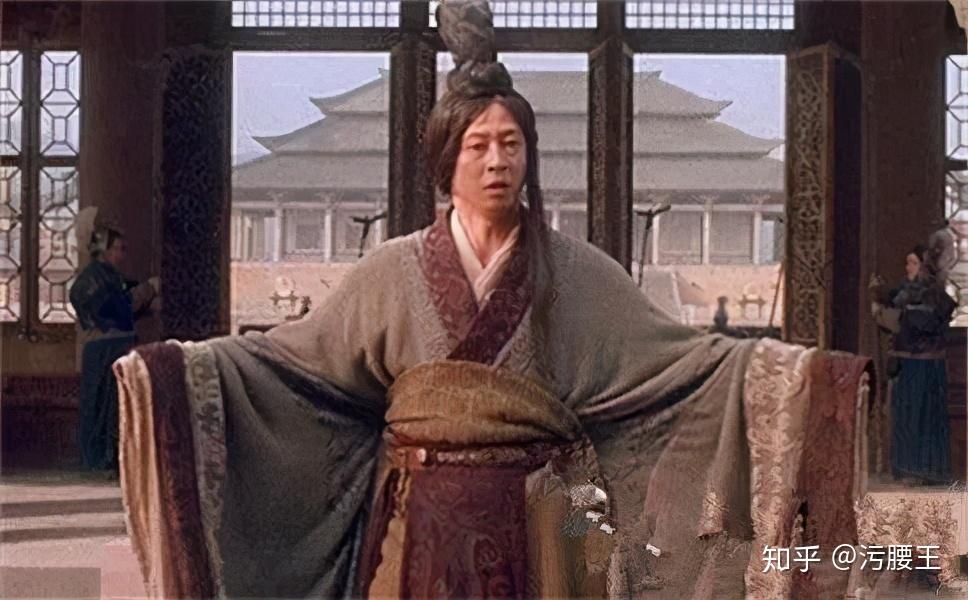 乃私求大阴人嫪毐以为舍人,时纵倡乐,使毐以其阴关桐轮而行,令太后闻