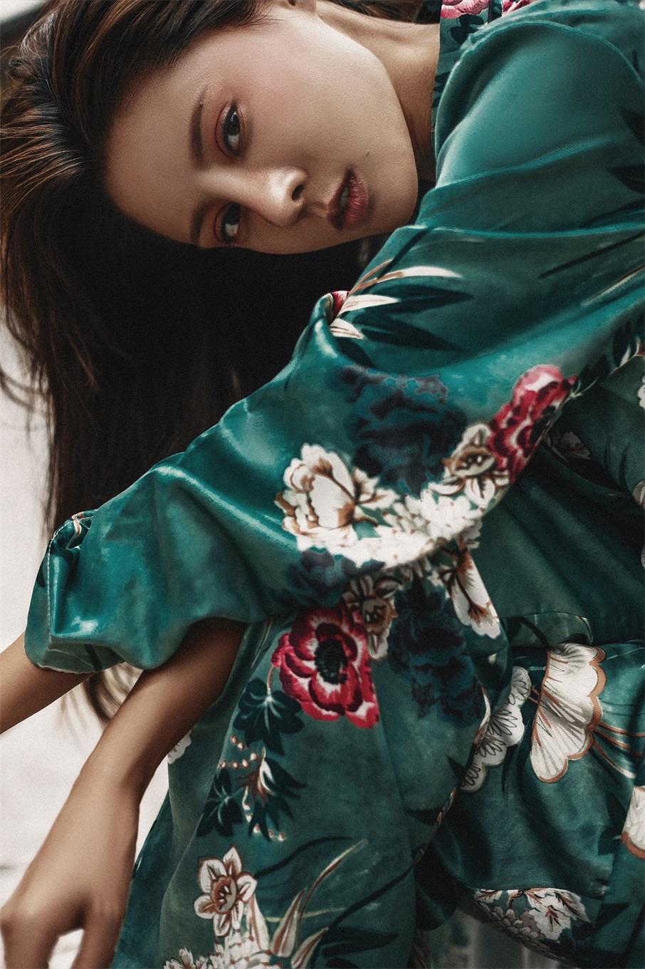 婚纱摄影个人造型摆拍