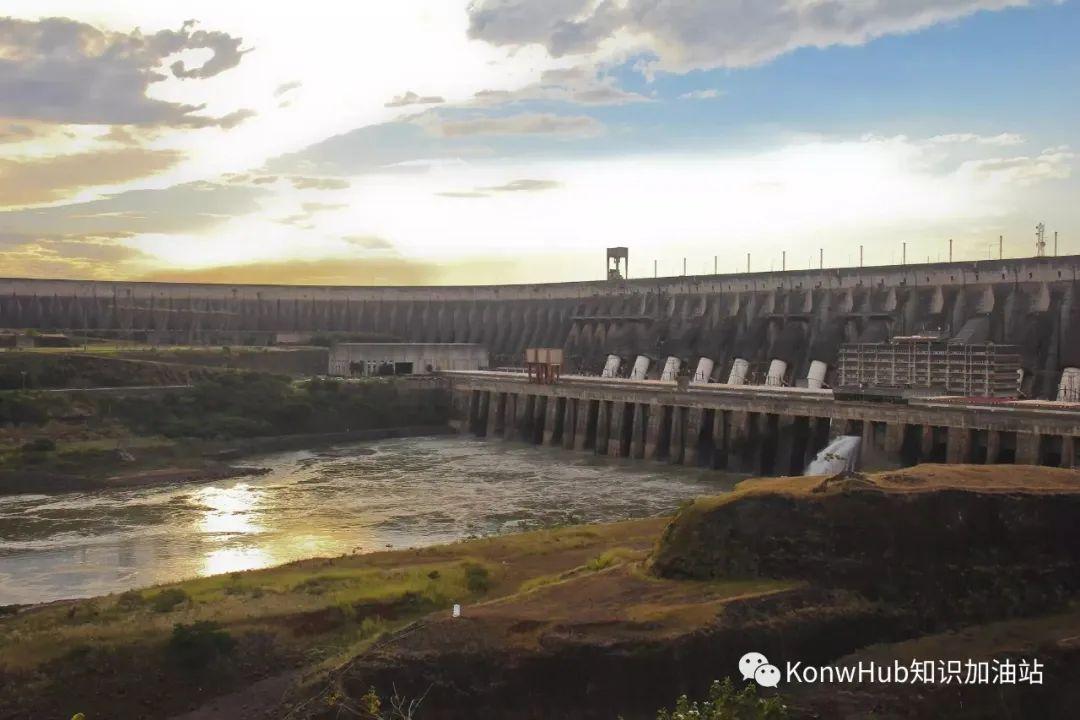 伊泰普水电站的发电量大于中国的三峡大坝,巴西和巴拉圭共