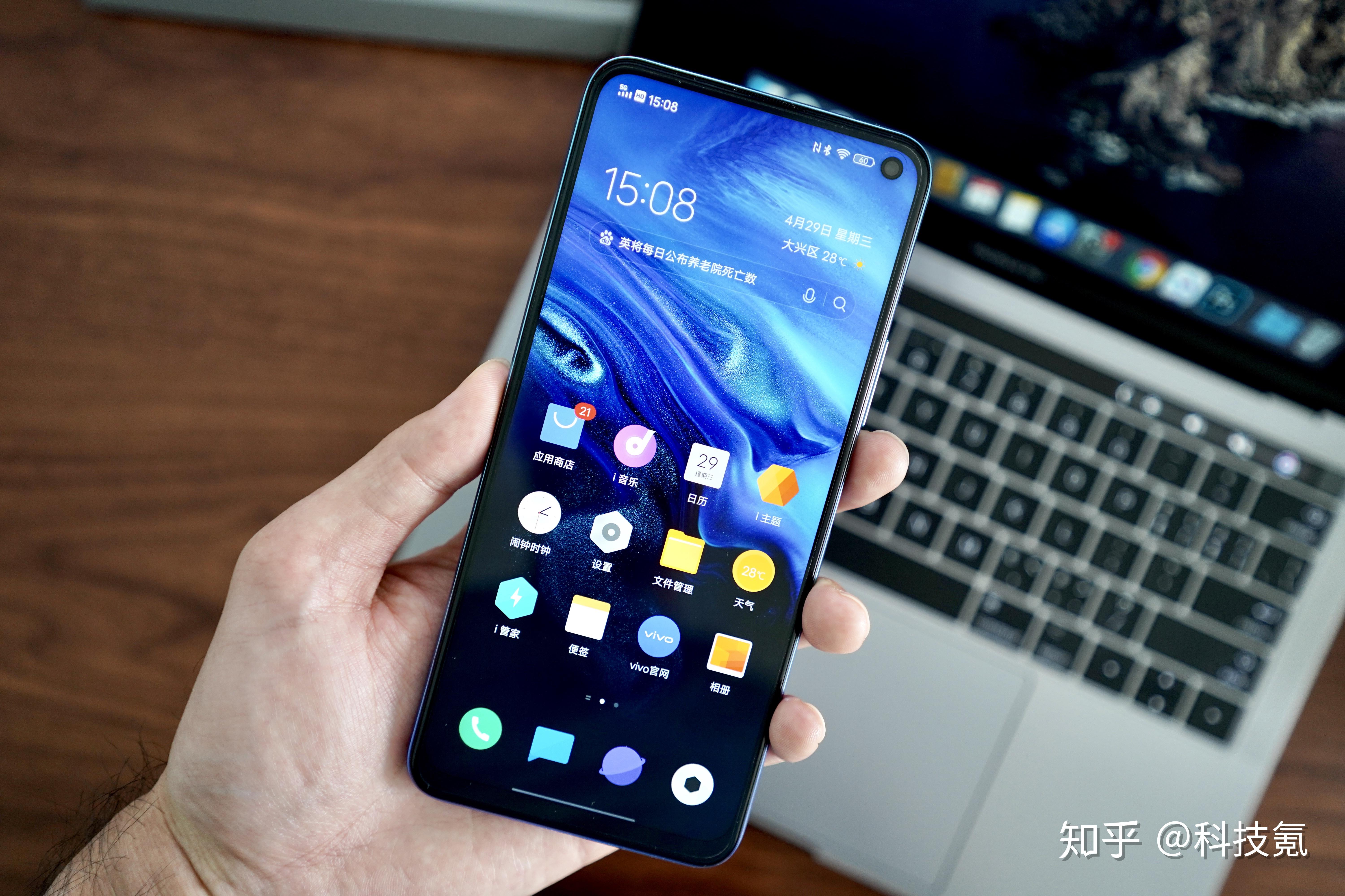 iqooneo3评测体验骁龙865144hz竞速屏2698元真香