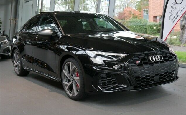 全新奥迪s3运动的外观搭配四出排气非常有性能范