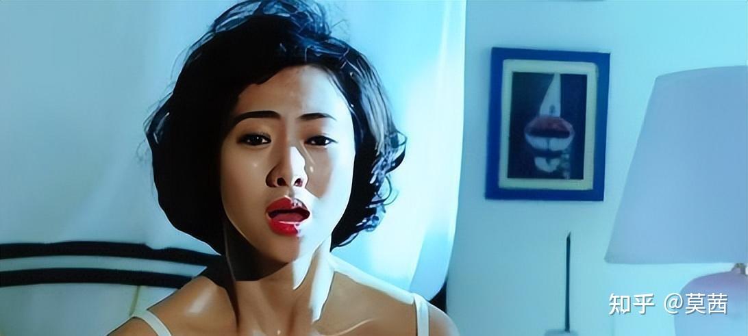 翁虹:26岁遇王晶,拍限制级港片,玲珑身材被称"人间水蜜桃"