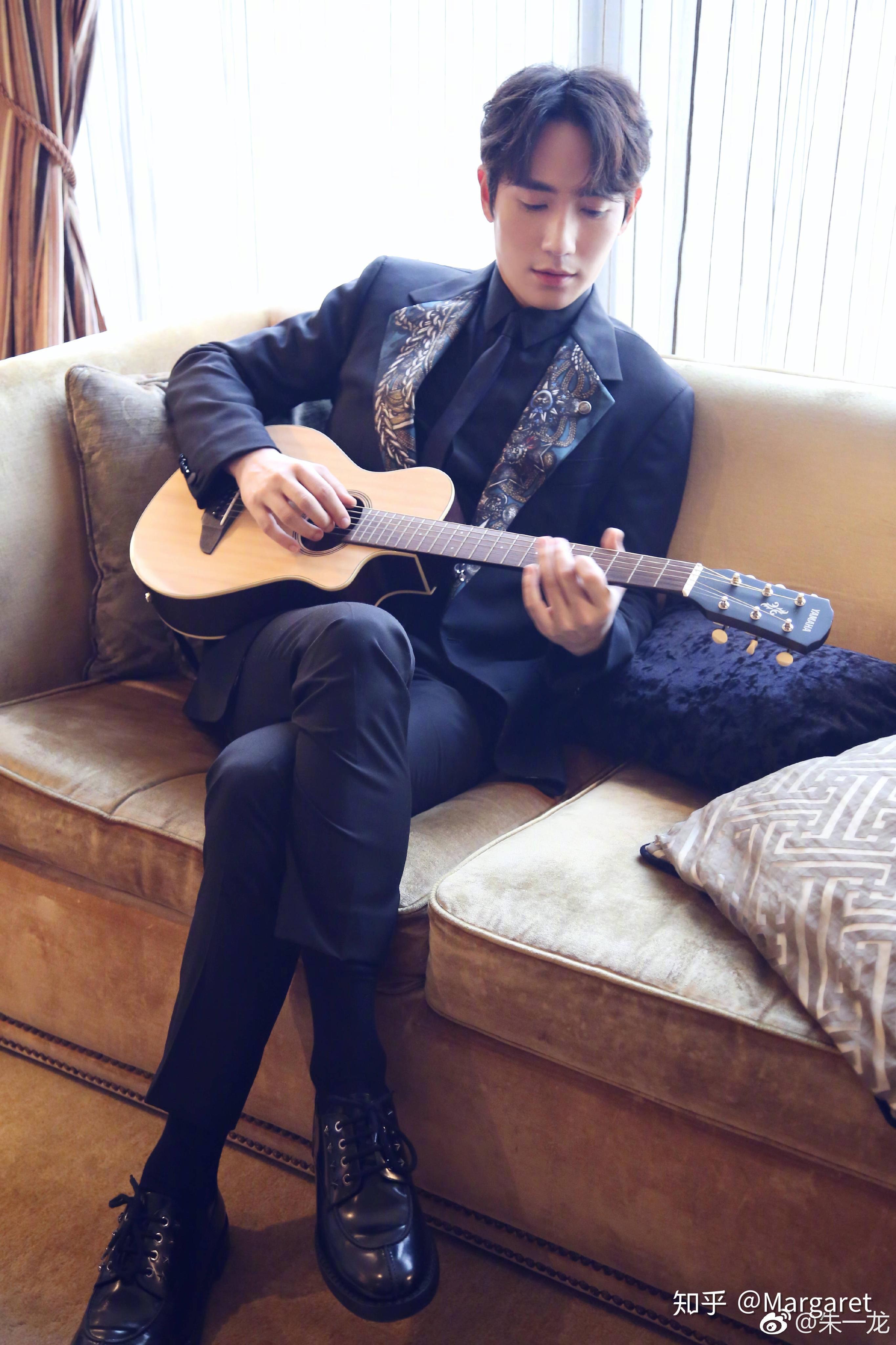 朱一龙的哪张照片你觉得最让你心动可以分享一下咩