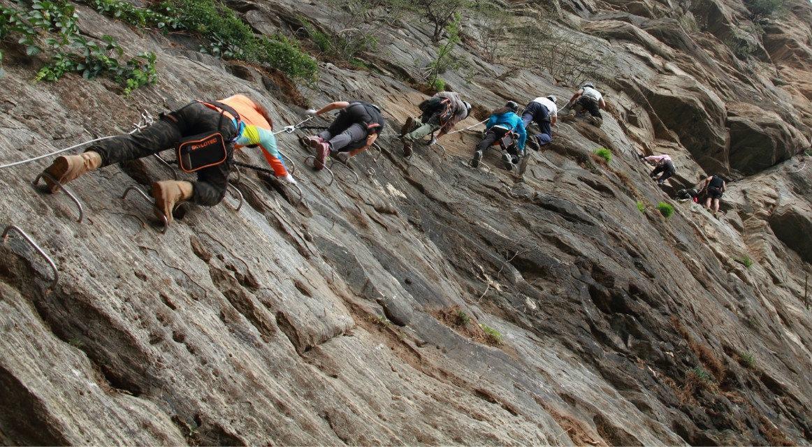南江大峡谷攀岩图片