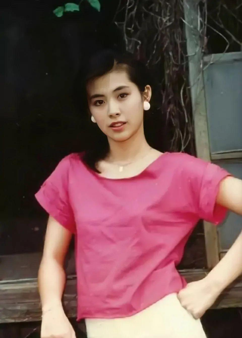 大家认为王祖贤最美的生活照是哪张