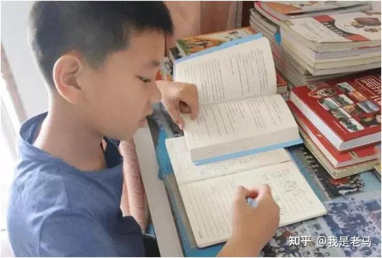 孩子每天写作业到凌晨,家长崩溃:作业都带回家写,在学校干啥了 - 知乎