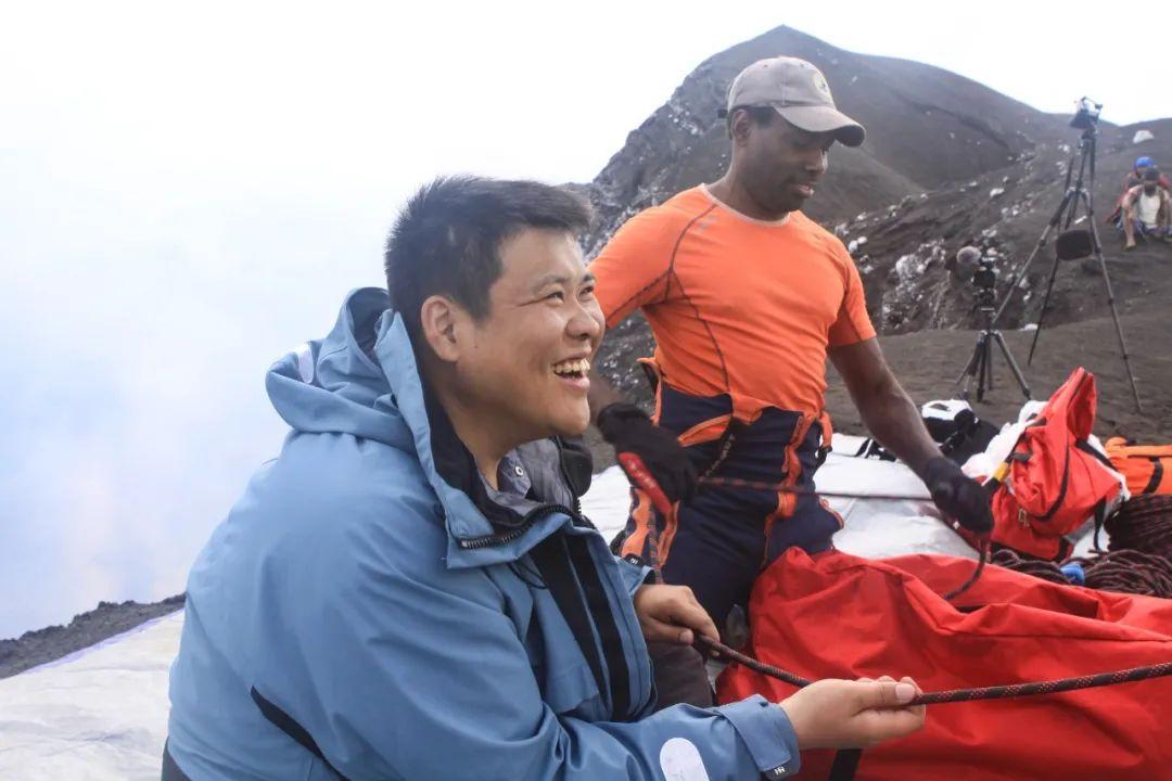 乔伊斯告诉我们马鲁姆火山是天堂的入口,如果有人在这座火山里死去