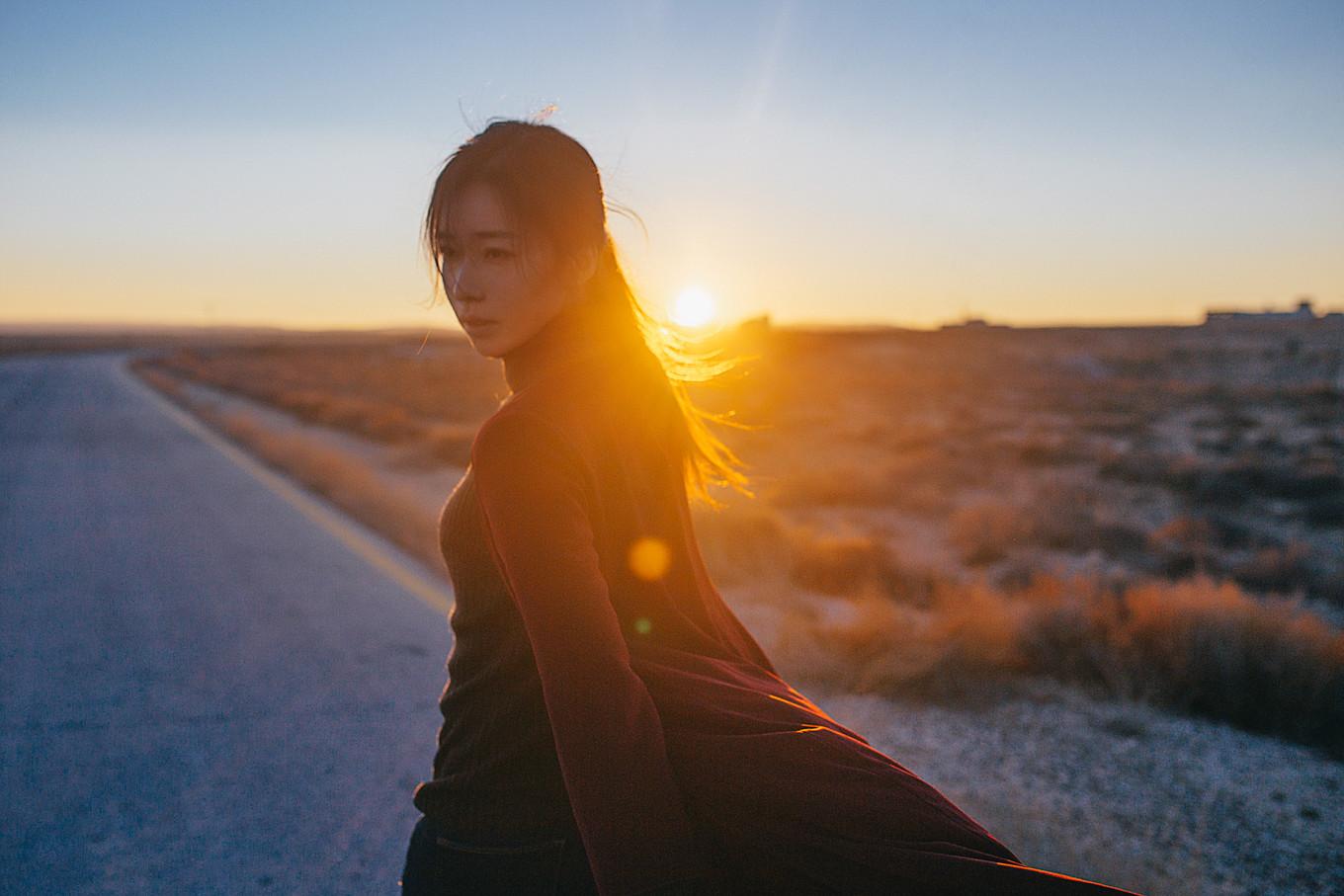 拍照时脸背光怎么办如何拍摄美丽的逆光人像照