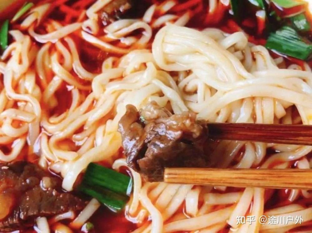 高铁1.5h跑拢!四川这座千年江城,美食美景无数!终于藏不住了!