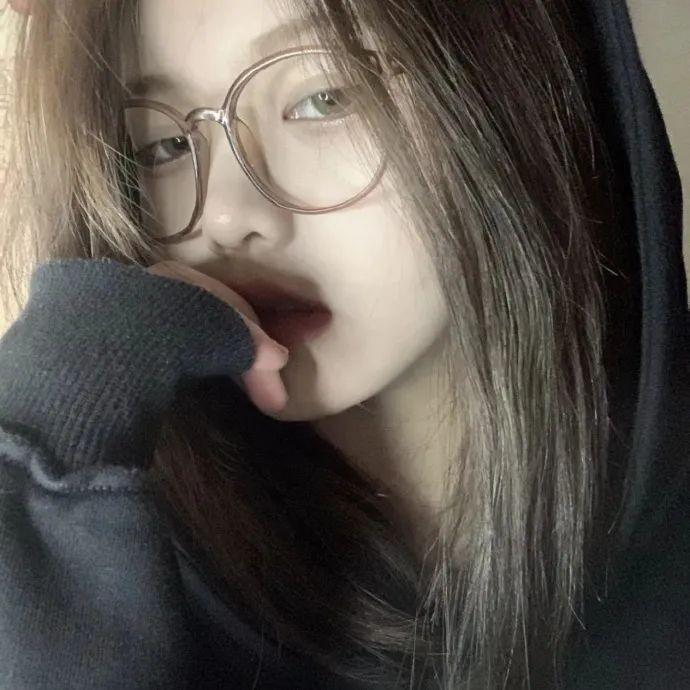 头像丨女生:你可以不成长 但我不可以一直没有安全感