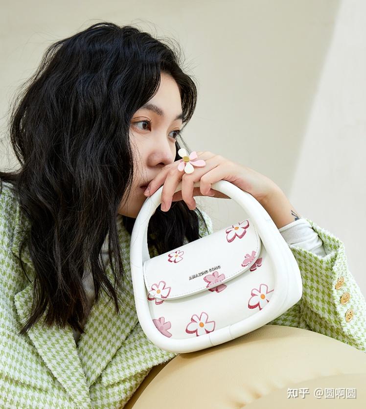 推荐一款非常适合缤纷夏日的包包 —— 来自泰国品牌 merimies 的剑桥