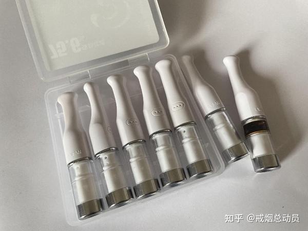 递烟时，遇到这样接烟的人，不必深交！ - 知乎