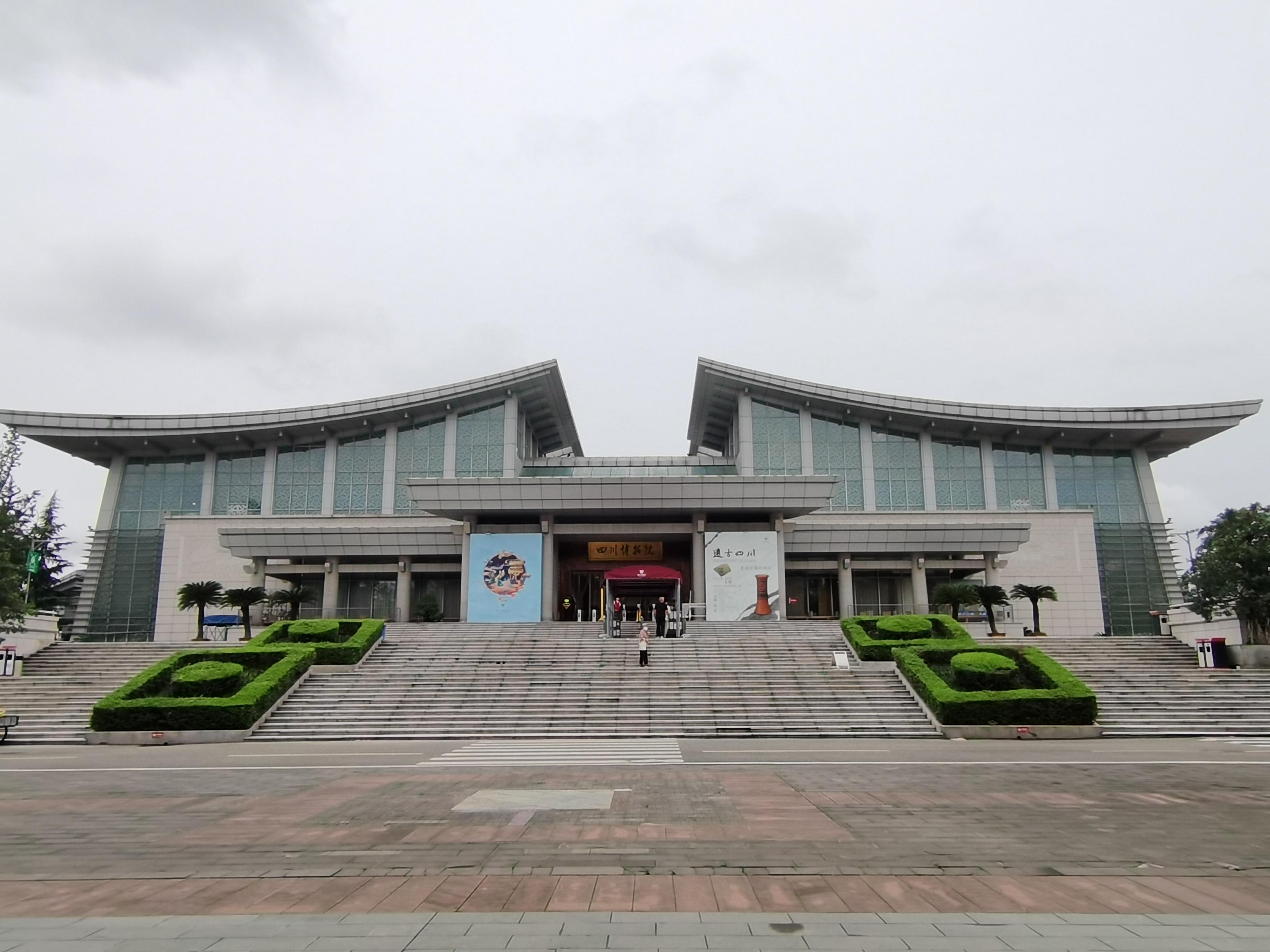 四川博物院，八个展厅向我们讲述着历史过往，张大千是蜀人的骄傲