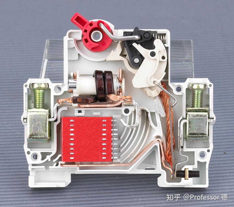 关于电弧跟灭弧室的那点事