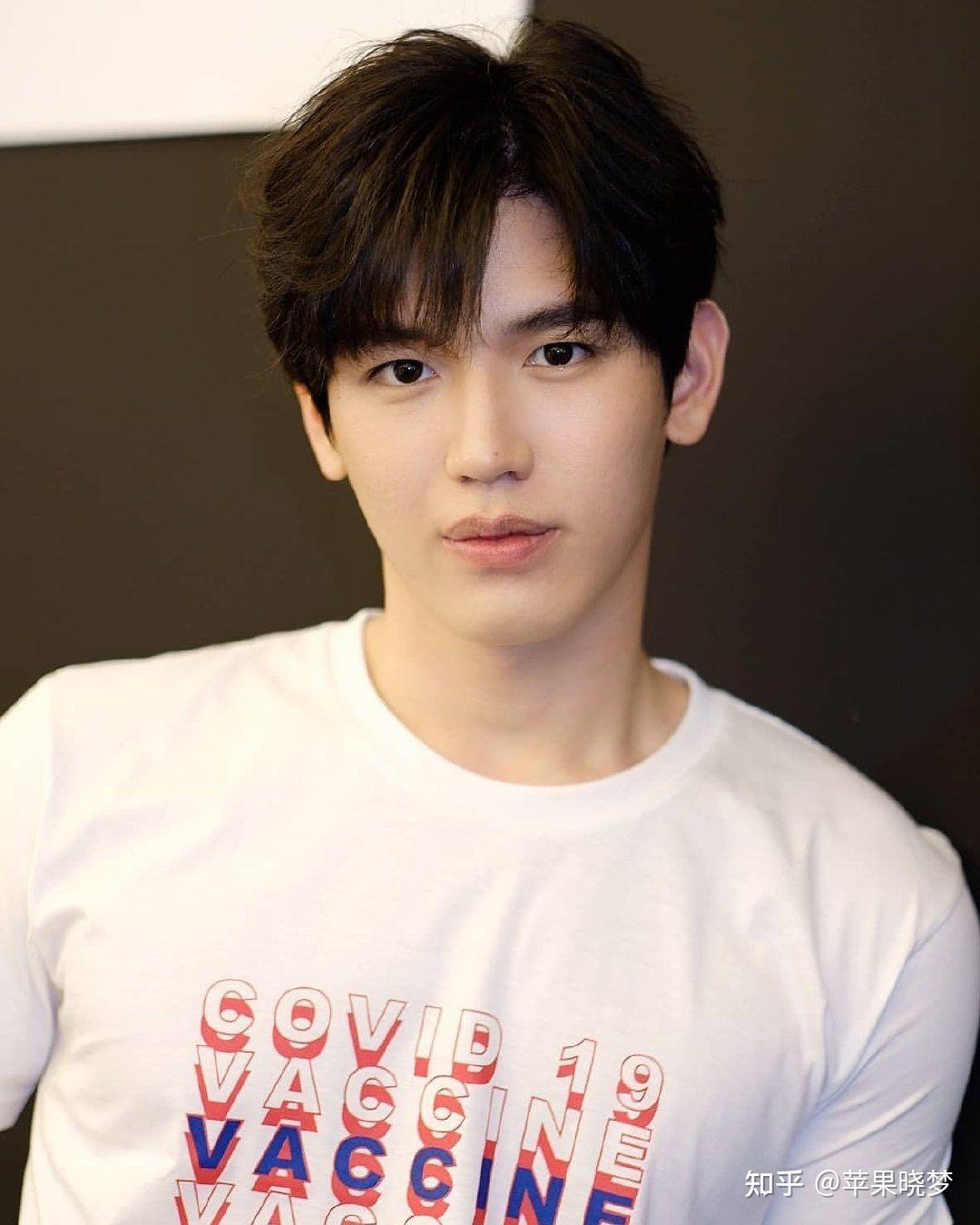 最近入了new郑明心的坑有小伙伴给说说他吗