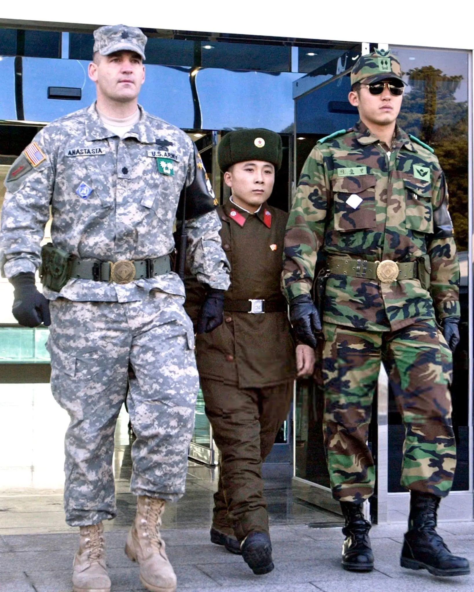 韩国明明没有战时指挥权为什么还要全部男子成年后服兵役
