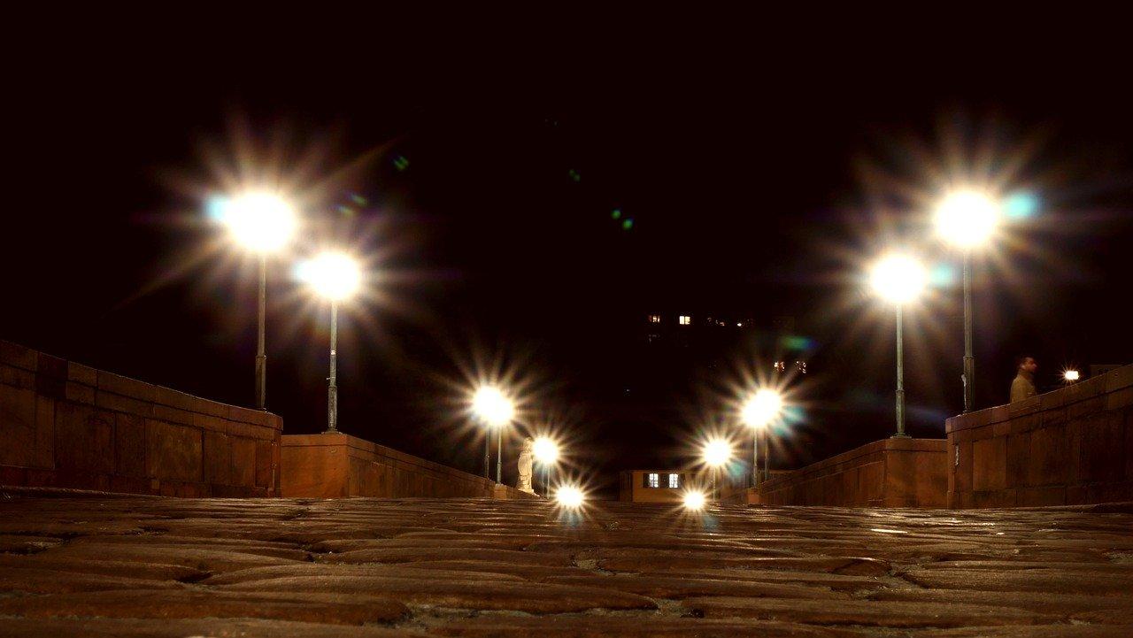 3. 房价走势分析